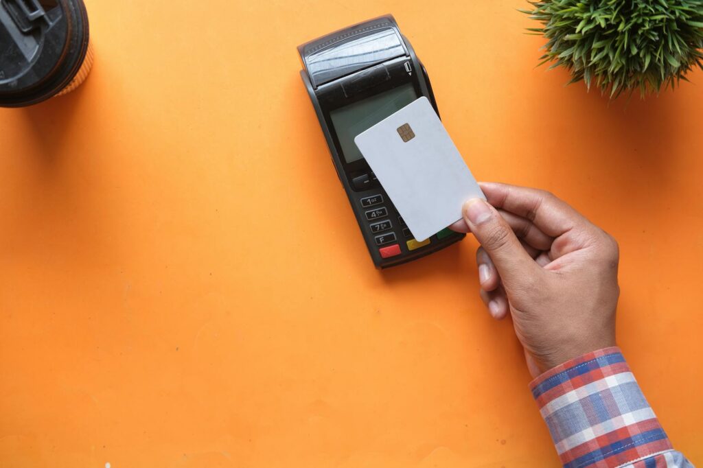 Credit card with interest rate display