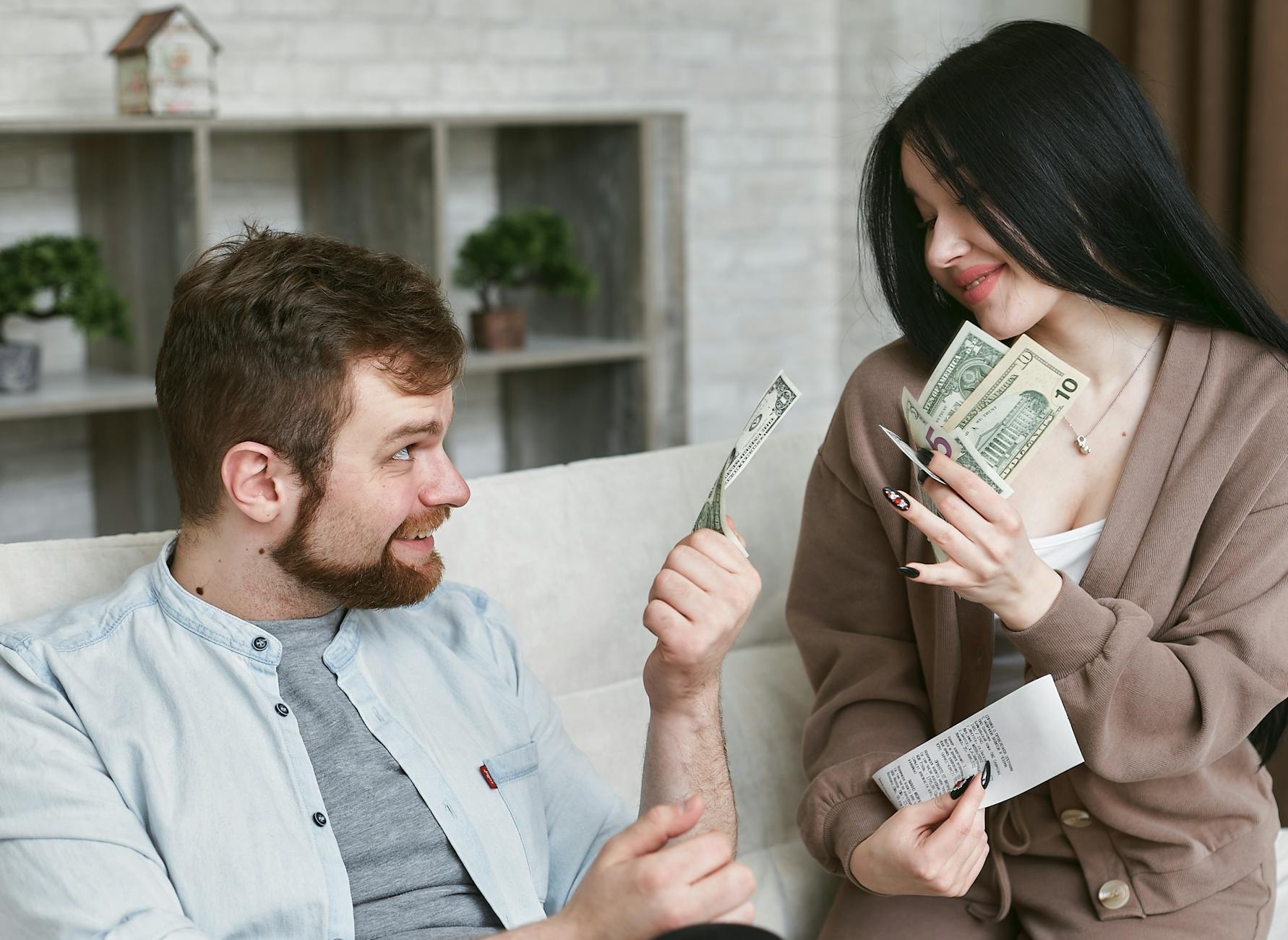Couple deciding between joint and separate bank accounts